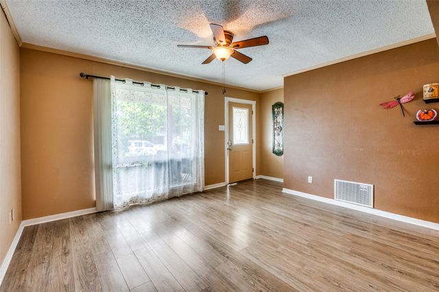 1822 Finley Road, Irving, TX 75062