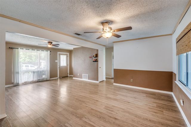 1822 Finley Road, Irving, TX 75062