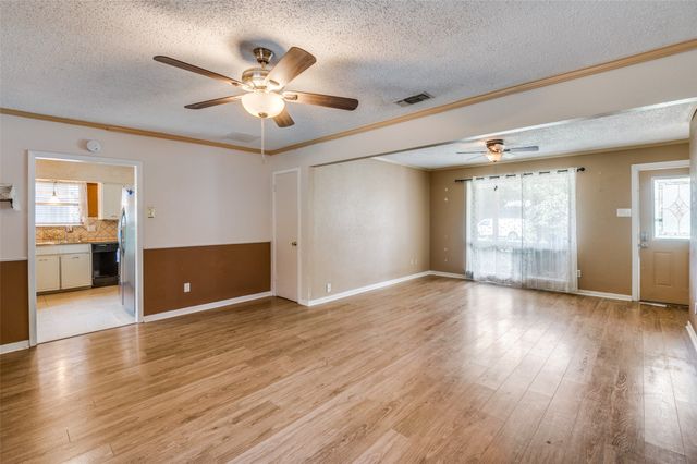 1822 Finley Road, Irving, TX 75062