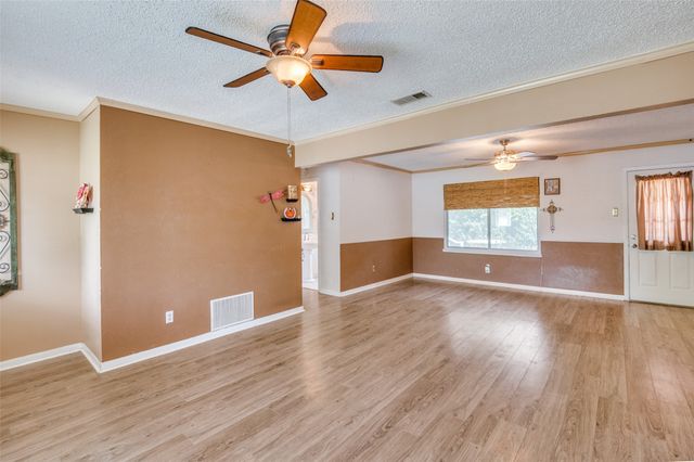 1822 Finley Road, Irving, TX 75062