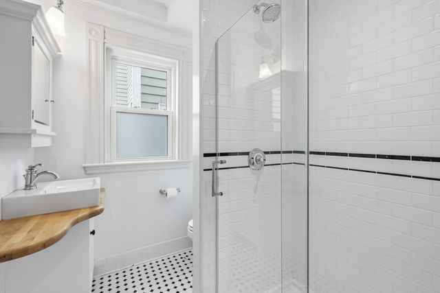 5 Glendale Ave 5, Somerville, MA 02144