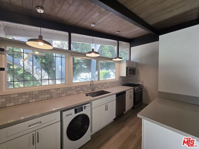 11021 Missouri Avenue 11041-2, Los Angeles, CA 90025