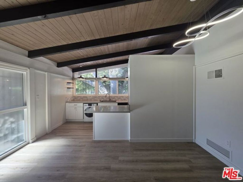 11021 Missouri Avenue 11041-2, Los Angeles, CA 90025