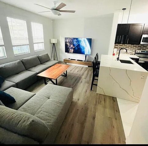 533 NE 3rd Avenue 148, Fort Lauderdale, FL 33301