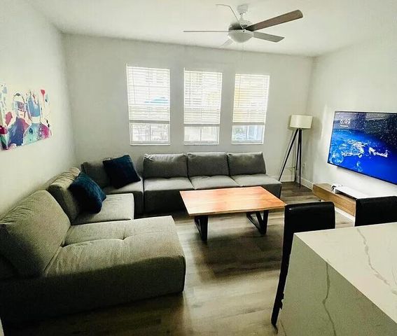 533 NE 3rd Avenue 148, Fort Lauderdale, FL 33301