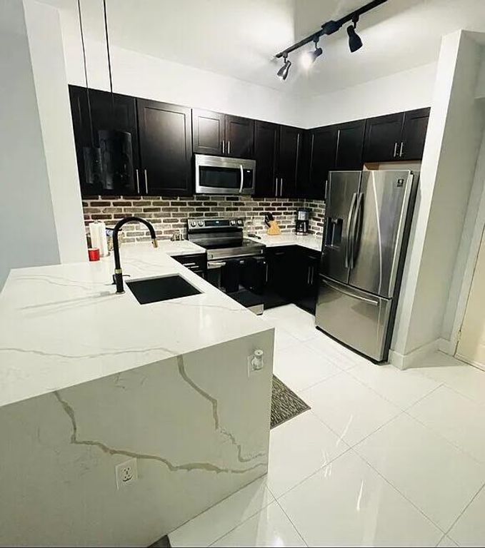 533 NE 3rd Avenue 148, Fort Lauderdale, FL 33301