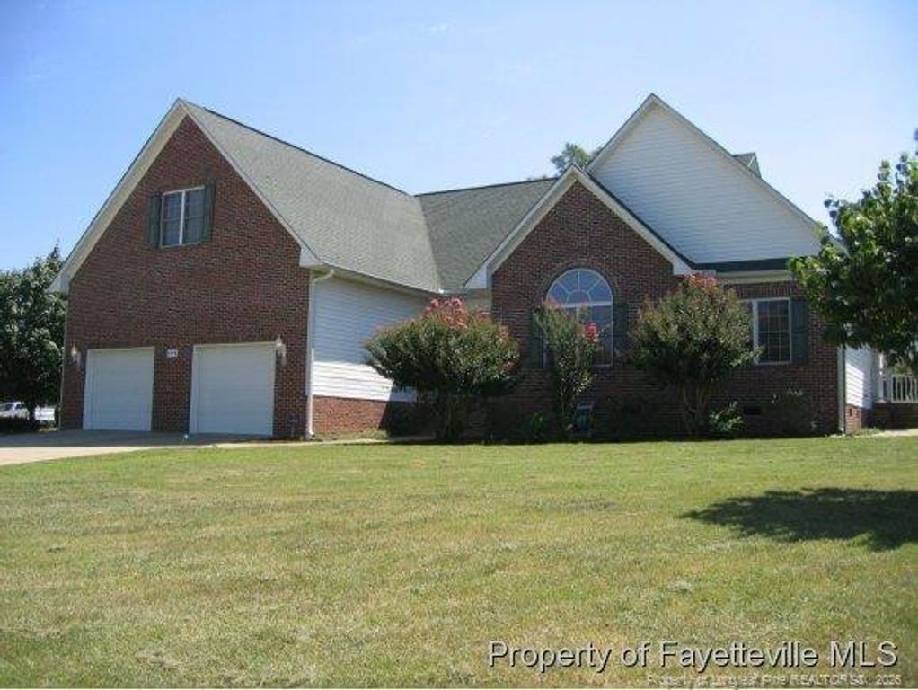 290 Robeson Street, Spring Lake, NC 28390