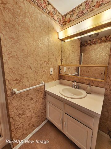 719 Kennely Road E-75, Saginaw, MI 48609