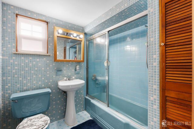 421 N Lincoln Avenue N, Middlesex, NJ 08846