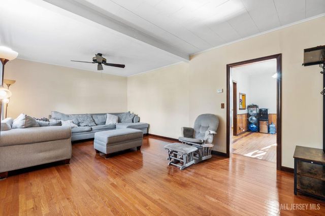 421 N Lincoln Avenue N, Middlesex, NJ 08846