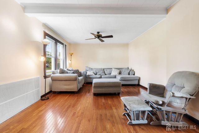 421 N Lincoln Avenue N, Middlesex, NJ 08846