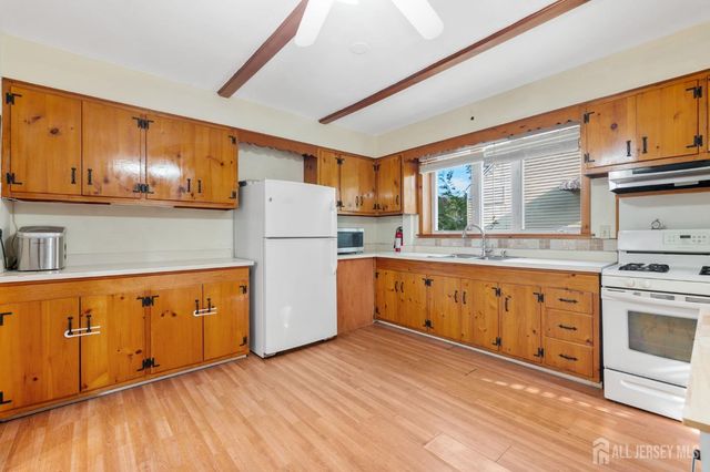 421 N Lincoln Avenue N, Middlesex, NJ 08846