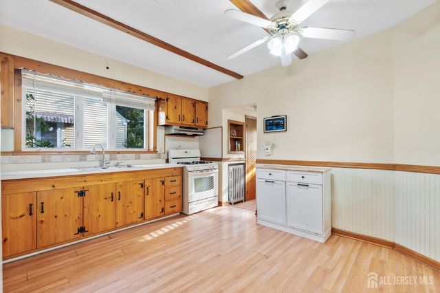 421 N Lincoln Avenue N, Middlesex, NJ 08846