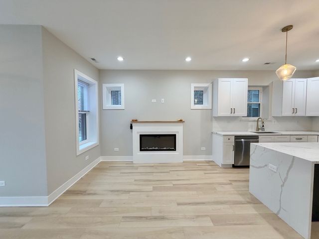 4908 N Rockwell Street 2, Chicago, IL 60625