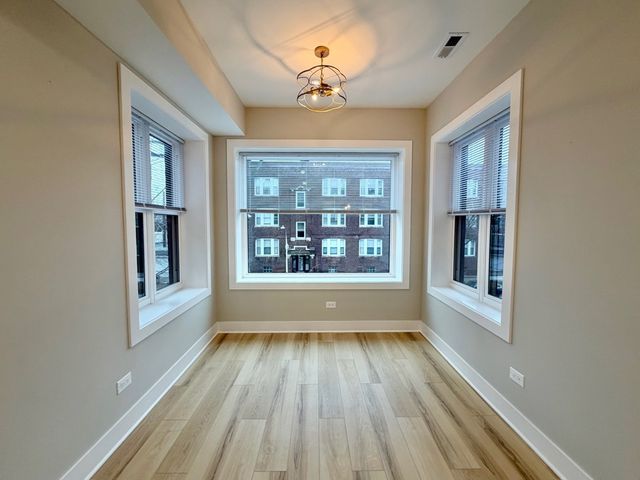 4908 N Rockwell Street 2, Chicago, IL 60625