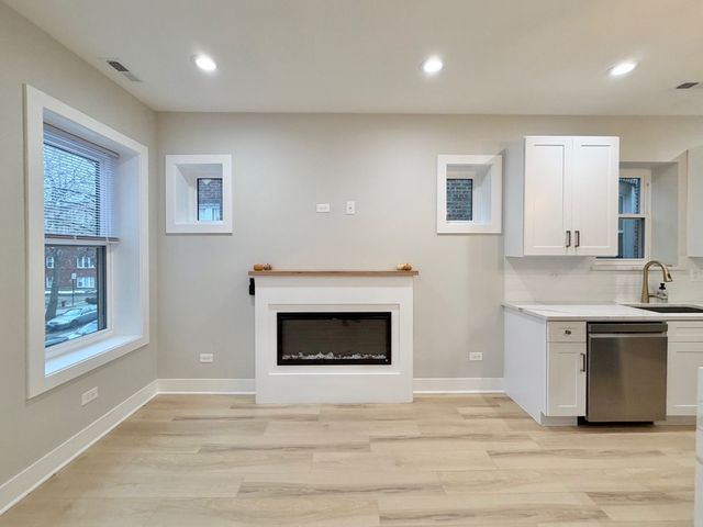 4908 N Rockwell Street 2, Chicago, IL 60625