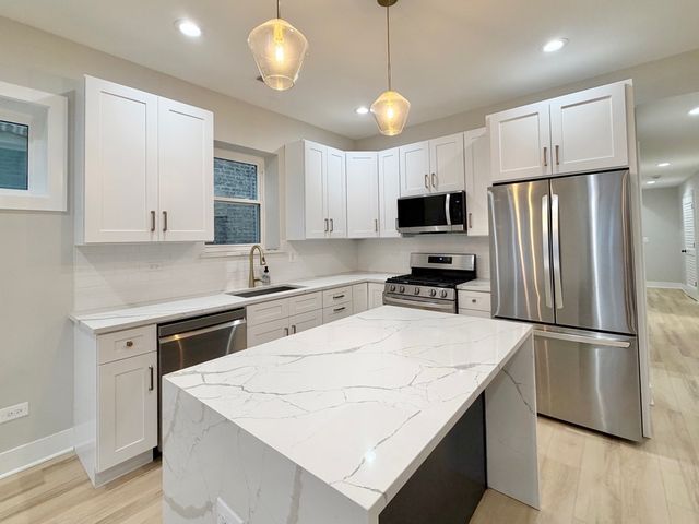 4908 N Rockwell Street 2, Chicago, IL 60625