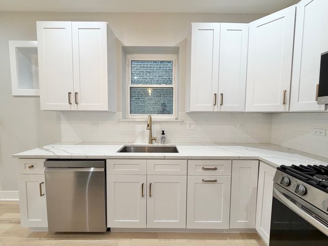 4908 N Rockwell Street 2, Chicago, IL 60625