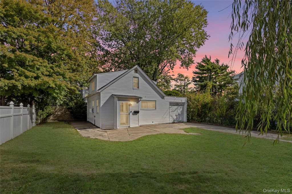 136 N Delaware Avenue, Lindenhurst, NY 11757