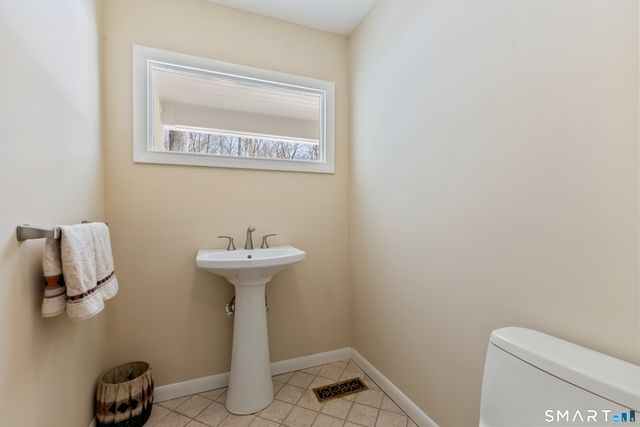 5 Old Wagon Road, Stamford, CT 06903