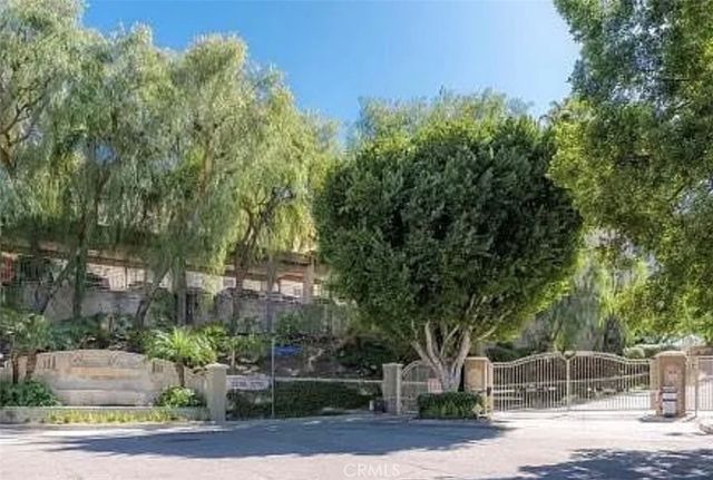 5200 Premiere Hills Circle 244, Woodland Hills, CA 91364
