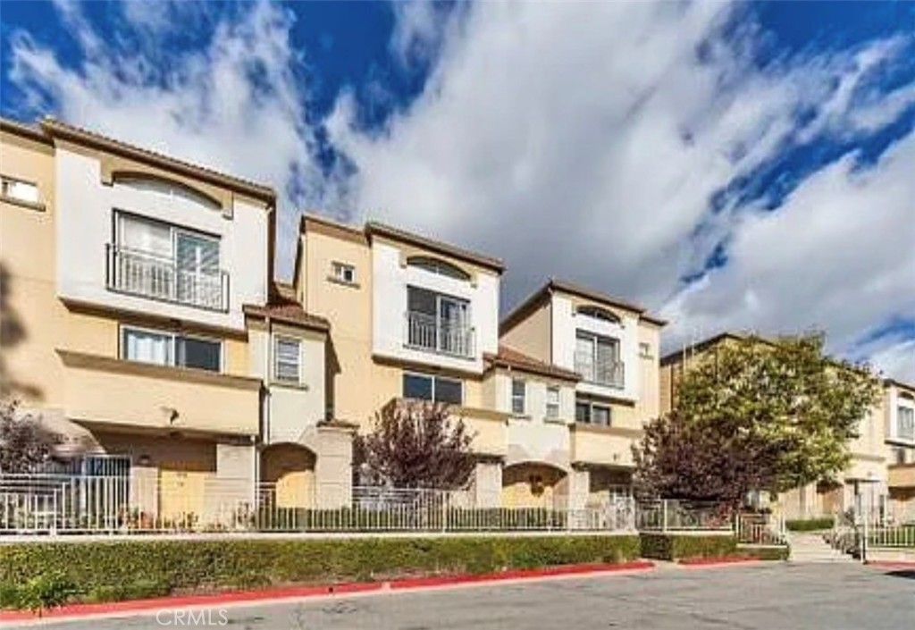 5200 Premiere Hills Circle 244, Woodland Hills, CA 91364
