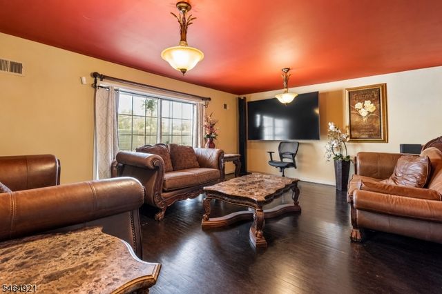 878 Livingston St, Elizabeth City, NJ 07201