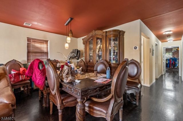 878 Livingston St, Elizabeth City, NJ 07201