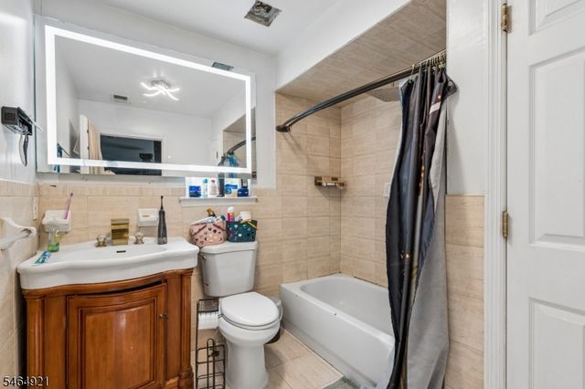878 Livingston St, Elizabeth City, NJ 07201