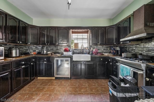 878 Livingston St, Elizabeth City, NJ 07201