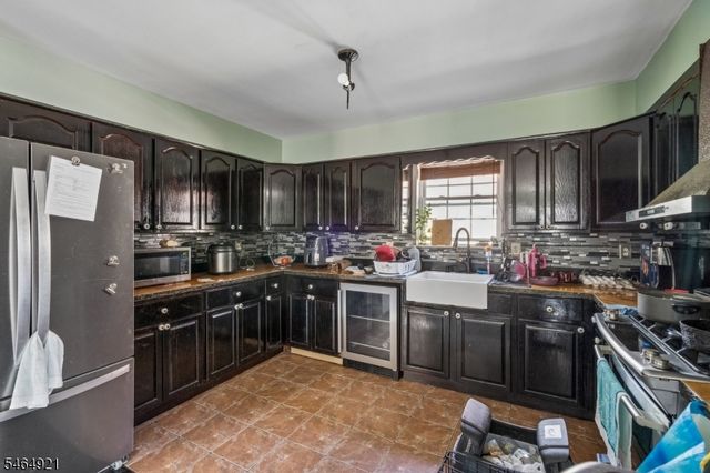 878 Livingston St, Elizabeth City, NJ 07201
