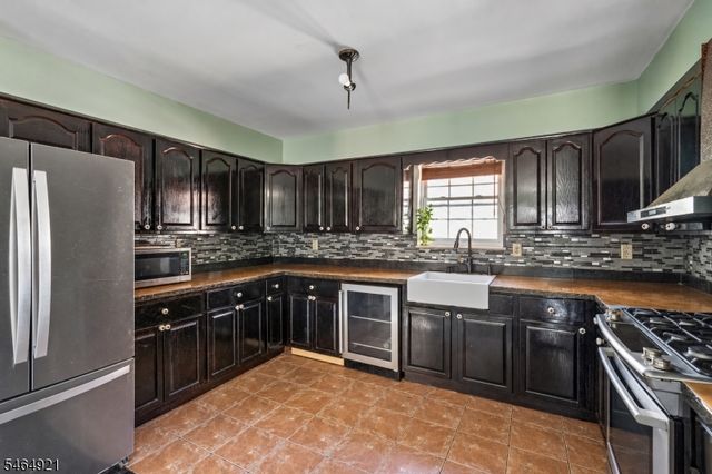 878 Livingston St, Elizabeth City, NJ 07201