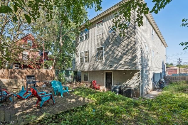 878 Livingston St, Elizabeth City, NJ 07201