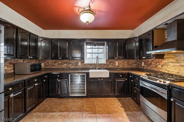 878 Livingston St, Elizabeth City, NJ 07201