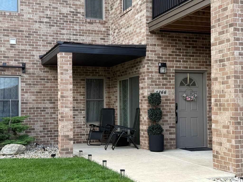 1366 Parke Drive, Crown Point, IN 46307