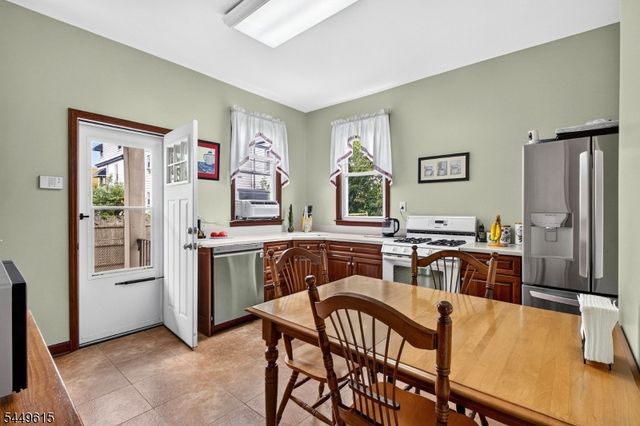 122 2nd Ave, Newark City, NJ 07104