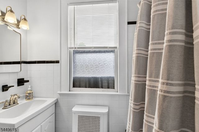 122 2nd Ave, Newark City, NJ 07104