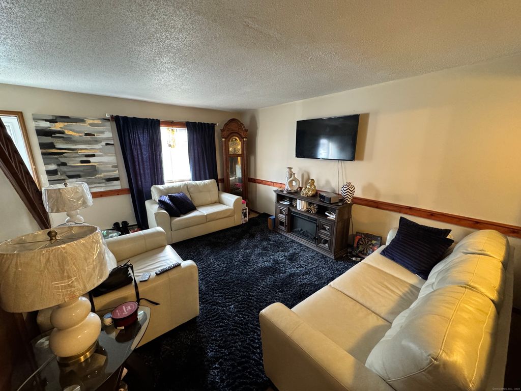 975 Meriden Road APT 109, Waterbury, CT 06705