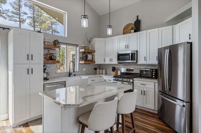 100 W PINE HAVEN Circle, Show Low, AZ 85901