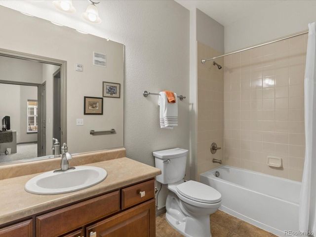 11923 W Long Cir 103, Littleton, CO 80127