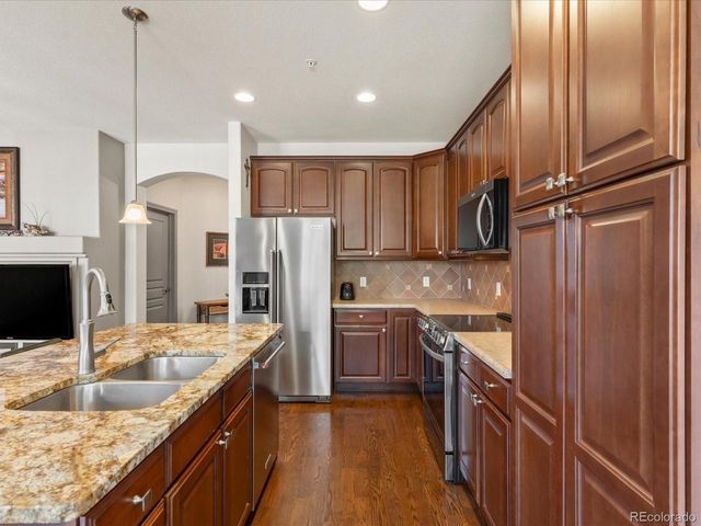 11923 W Long Cir 103, Littleton, CO 80127