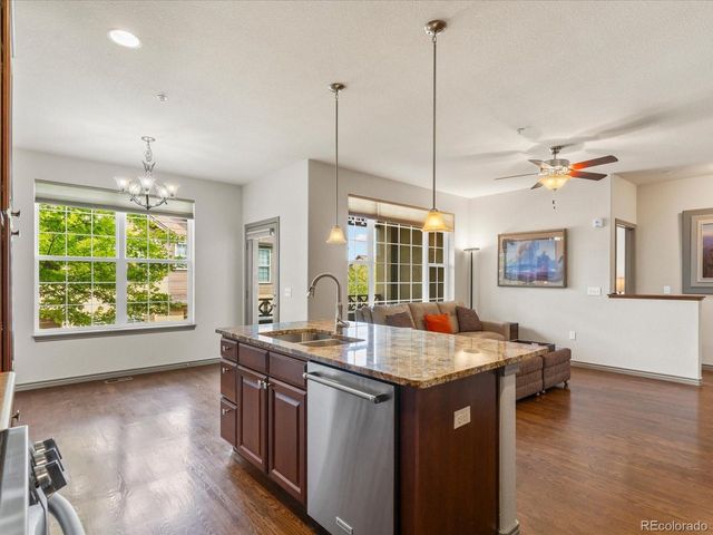 11923 W Long Cir 103, Littleton, CO 80127