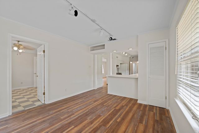 264 BARRY RD, Memphis, TN 38117