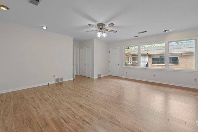 264 BARRY RD, Memphis, TN 38117