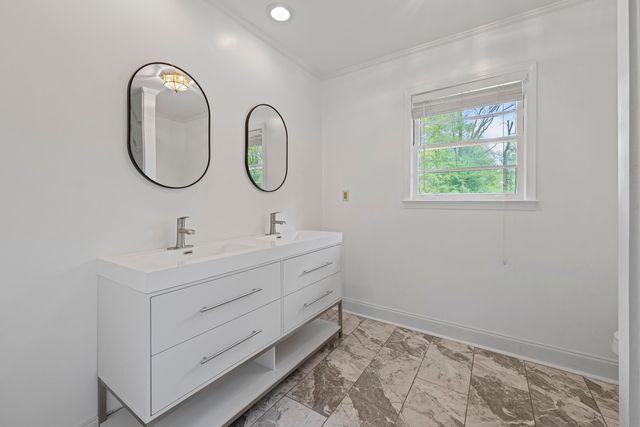 264 BARRY RD, Memphis, TN 38117