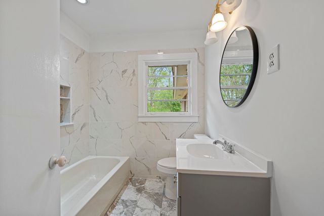 264 BARRY RD, Memphis, TN 38117