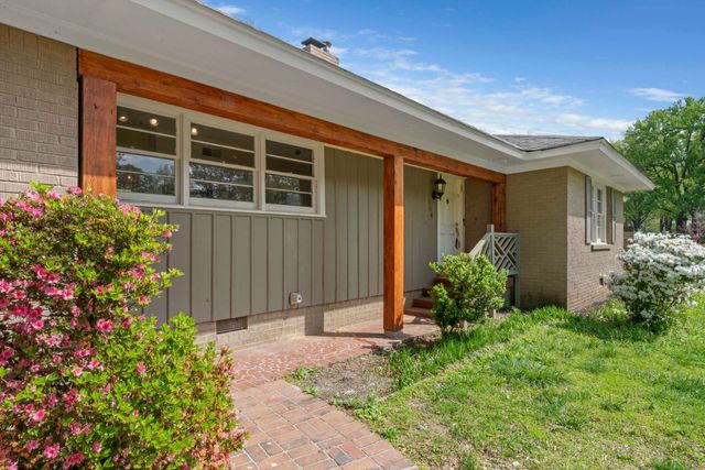 264 BARRY RD, Memphis, TN 38117