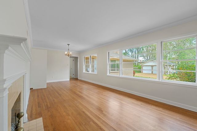 264 BARRY RD, Memphis, TN 38117