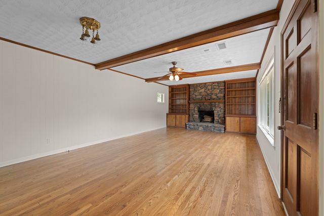 264 BARRY RD, Memphis, TN 38117