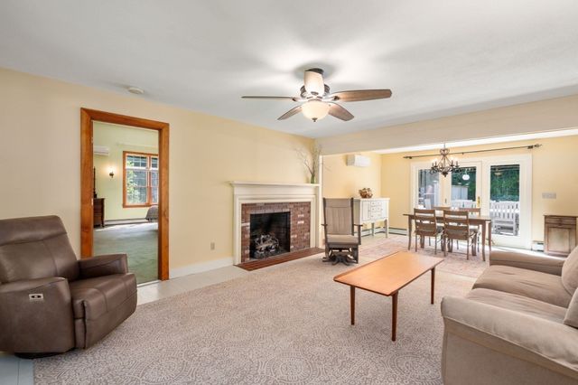 12 Hillside Dr, Brimfield, MA 01010